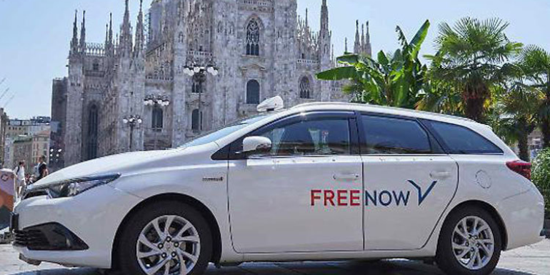 Los taxis de freenow llevarán un sistema de accesibilidad adutiva para las personas con discapacidad auditiva